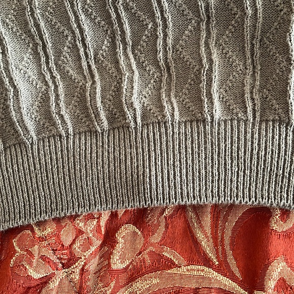 Vintage Men’s Claiborne XL sweater vest, in excellent condition in a taupe color - Picture 6 of 7